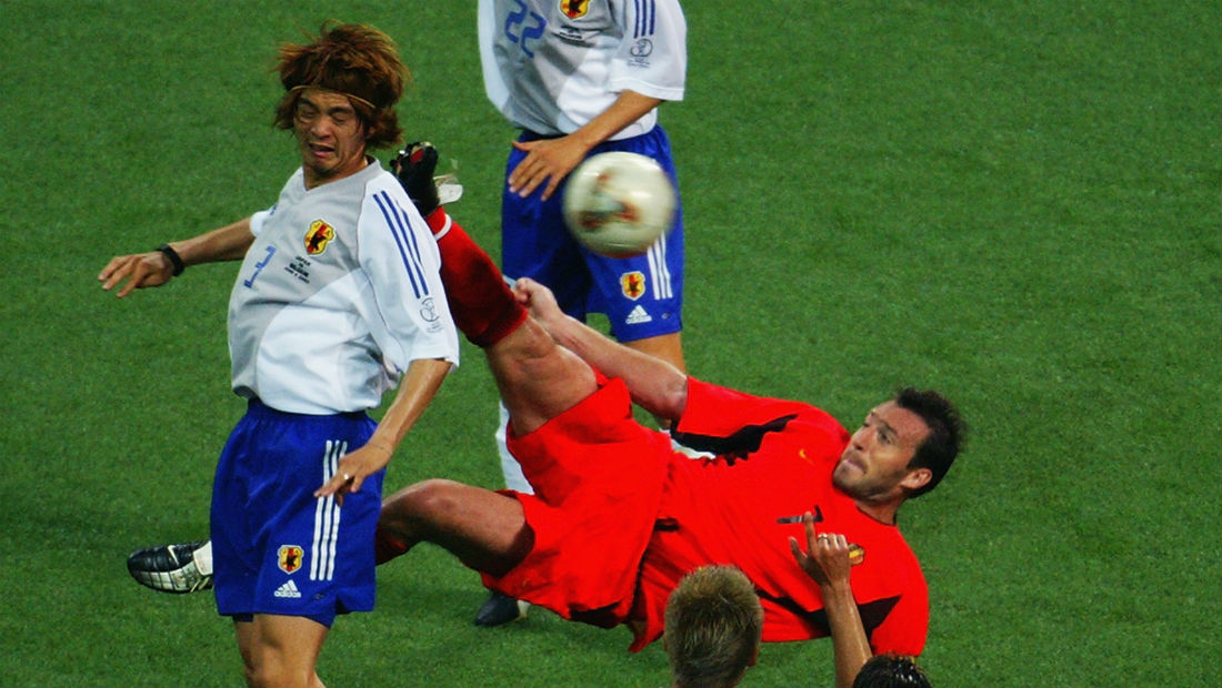 Coreia e Jap&atilde;o, 15 anos: Wilmots fez um gola&ccedil;o de bicicleta na estreia da B&eacute;lgica