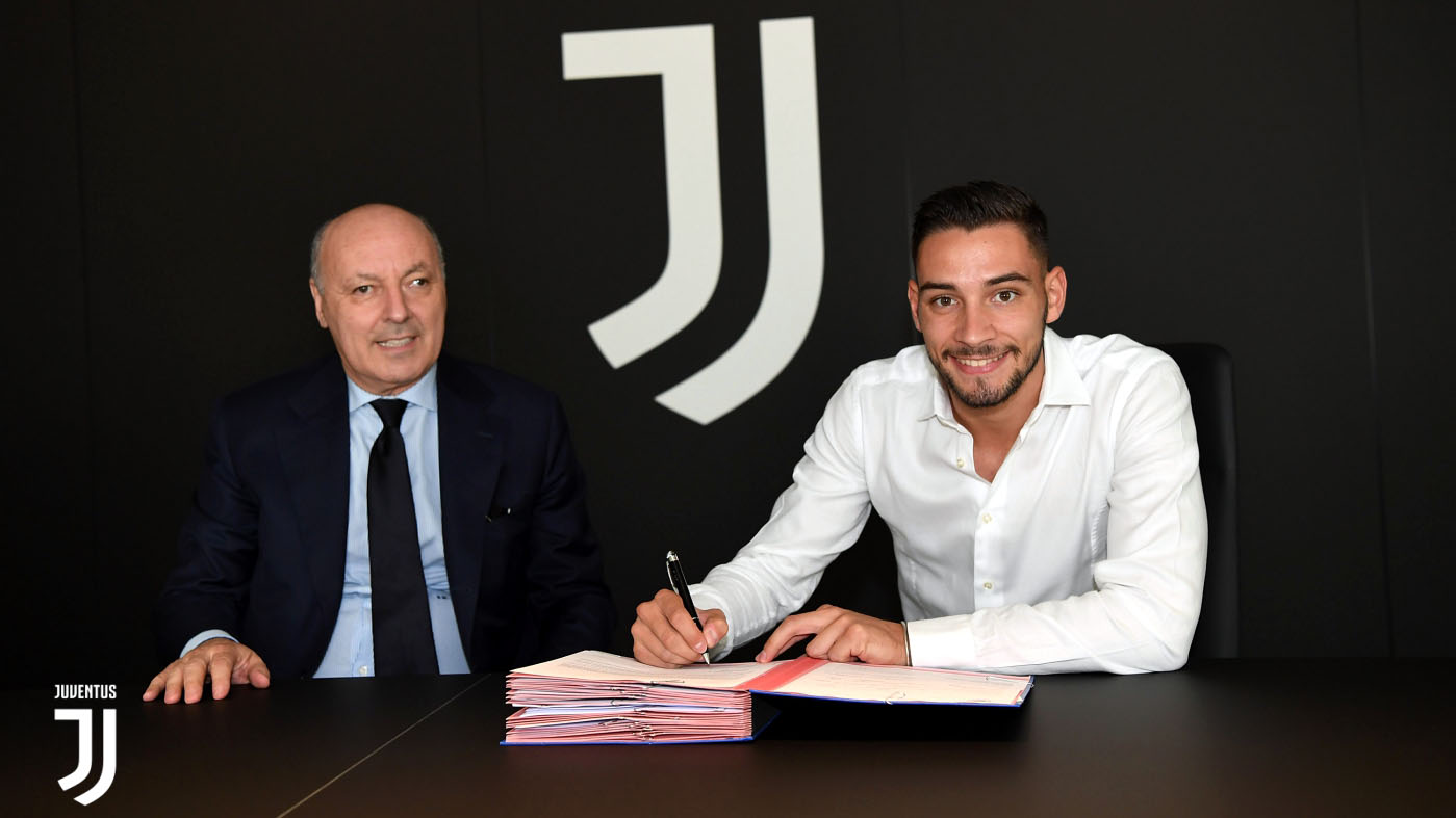 De Sciglio rep&otilde;e a lateral da Juventus com um estilo oposto ao de Dani Alves