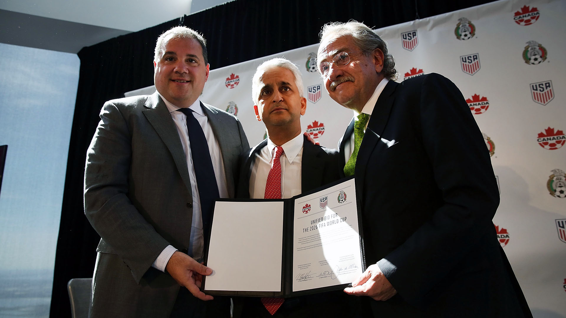 Americanos tomam a frente e EUA, Canad&aacute; e M&eacute;xico oficializam candidatura para Copa 2026