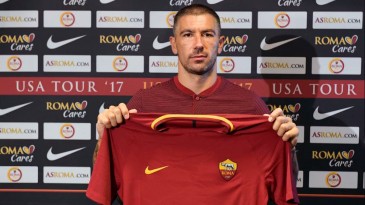 Kolarov fechou com a Roma e o vídeo do seu anúncio é sensacional