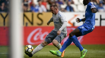 Sandro estreia no Everton com boa atuação e passe para mais um gol de Rooney