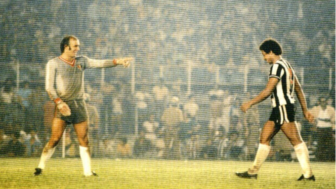 Waldir Peres, do S&atilde;o Paulo, na decis&atilde;o do Campeonato Brasileiro de 1977 (Foto: Arquivo Hist&oacute;rico do S&atilde;o Paulo FC)