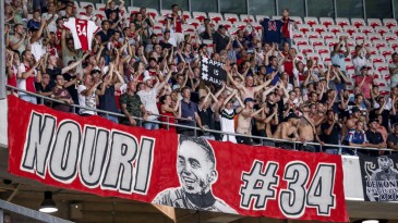 Estreia do Ajax na Champions foi repleta de homenagens a Nouri, até dos adversários