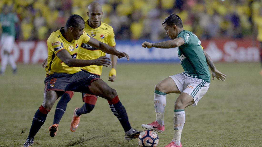 Palmeiras assumiu um risco excessivo e foi castigado com gol do Barcelona no fim