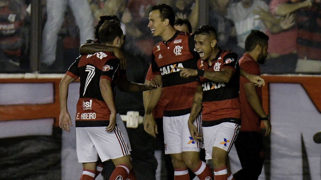Qualidade individual de &Eacute;verton Ribeiro prevalece em cl&aacute;ssico de pouca inspira&ccedil;&atilde;o