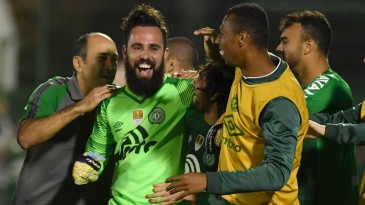 Jandrei se agiganta nos pênaltis e a Chapecoense retoma seu sonho na Copa Sul-Americana