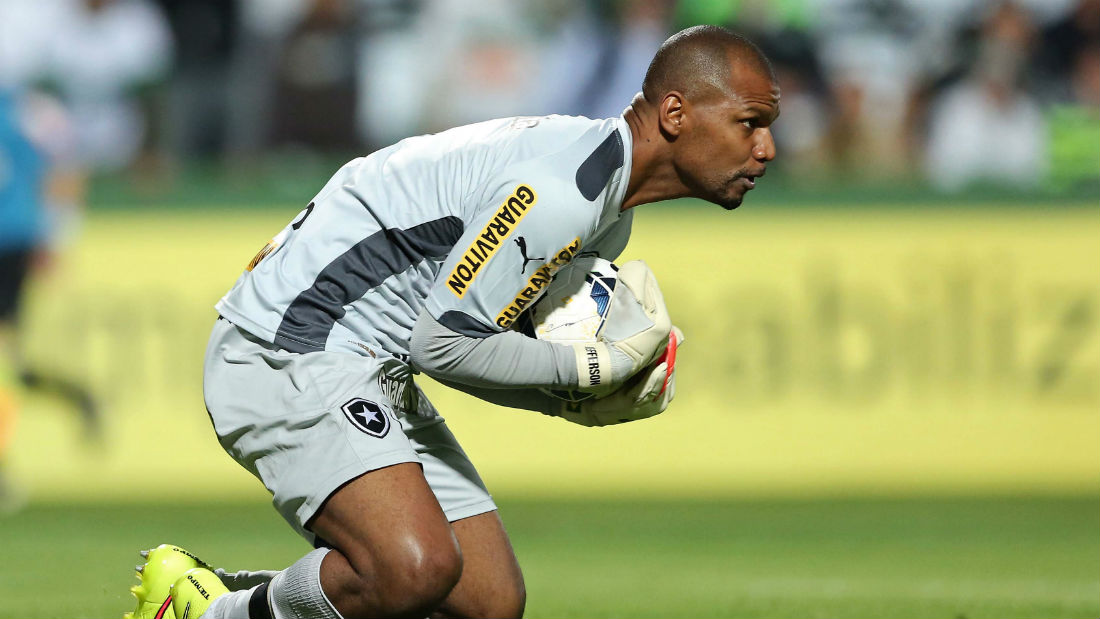 Ap&oacute;s 14 meses sem jogar, Jefferson &eacute; ovacionado e ajuda Botafogo a arrancar empate com o Galo