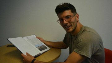 Além de jogar pelo Colônia, Jojic também escreveu seu TCC sobre o clube, e levou nota 10