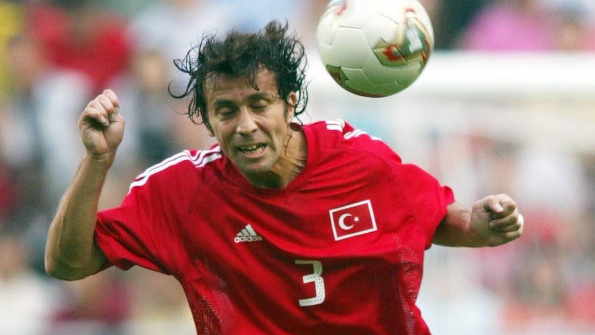 ULSAN, SOUTH KOREA - JUNE 03: WM 2002 in JAPAN und KOREA, Ulsan; GRUPPE C/BRASILIEN - TUERKEI (BRA - TUR) 2:1; Buelent KORKMAZ/TUR (Photo by Andreas Rentz/Bongarts/Getty Images)