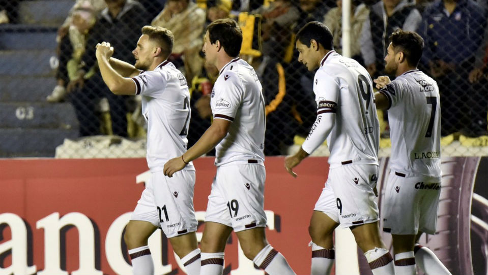 O Lan&uacute;s fez da altitude a sua arma, mas um gol de letra salvou o Strongest no fim