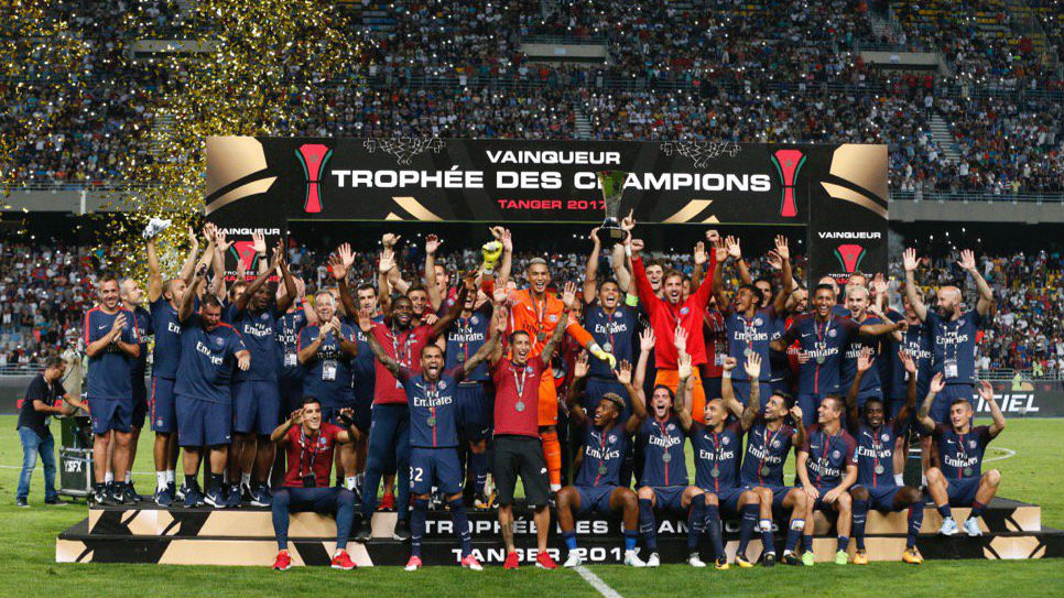 Daniel Alves apresentou suas credenciais ao PSG: gol, assist&ecirc;ncia e mais um trof&eacute;u