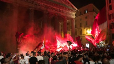Torcedores da Roma tomaram as ruas da Cidade Eterna e fizeram grande festa pelos 90 anos do clube