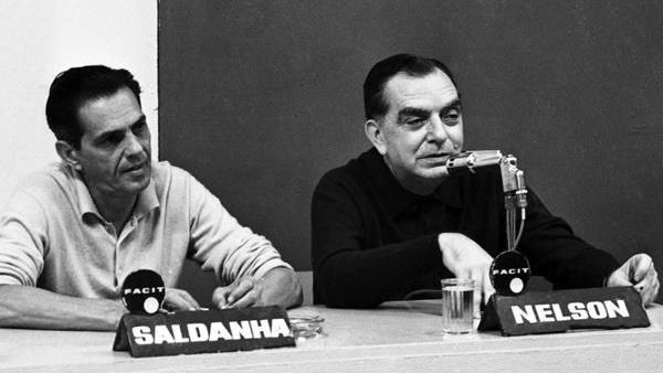 Saldanha ao lado de Nelson Rodrigues na Resenha F&aacute;cit