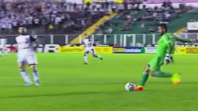 D&aacute; uma olhada na falha bizarra do goleiro do Figueirense na derrota para o Cear&aacute;