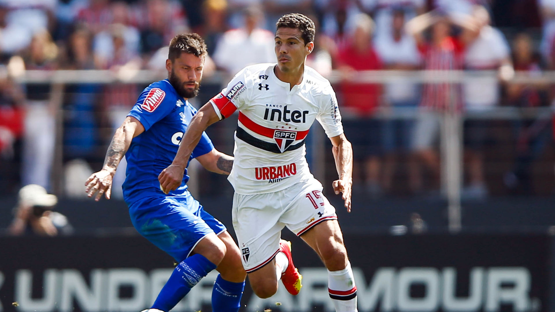 S&atilde;o Paulo vence e respira, mas com o futebol que joga, o que salva &eacute; Hernanes e a torcida
