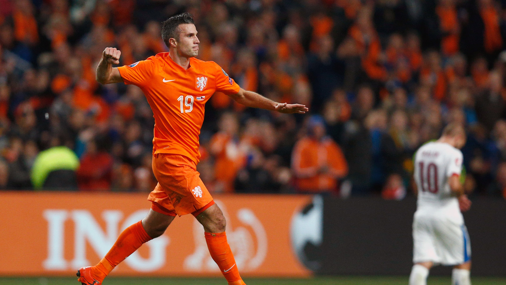 Com Van Persie de volta, Holanda convoca velha guarda para duelo crucial com a Fran&ccedil;a