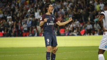Cavani e Neymar lideraram o PSG em uma vitória folgada, mas sem brilhantismo