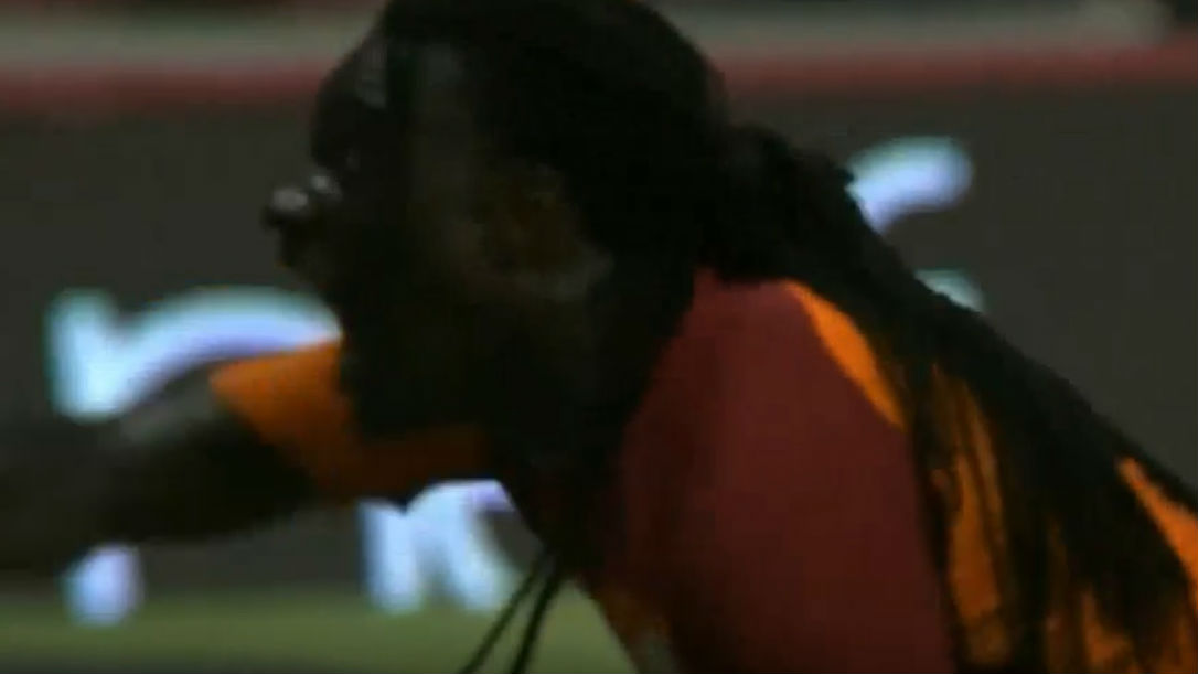 Uma das caras novas do Galatasaray, Gomis decide em goleada sobre o Kayserispor