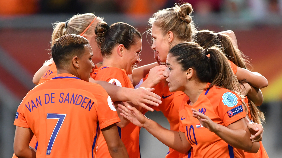 Netherlands' forward Vivianne Miedema (3R) celebrates with  teammates after scoring a goal  during the UEFA Womens Euro 2017 football tournament semi-final match between Netherlands and England at the FC Twente Stadium, in Enschede on August 3, 2017. / AFP PHOTO / Daniel MIHAILESCU        (Photo credit should read DANIEL MIHAILESCU/AFP/Getty Images)