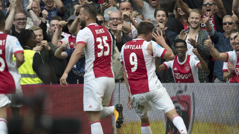 Huntelaar marcou o primeiro gol do seu retorno ao Ajax