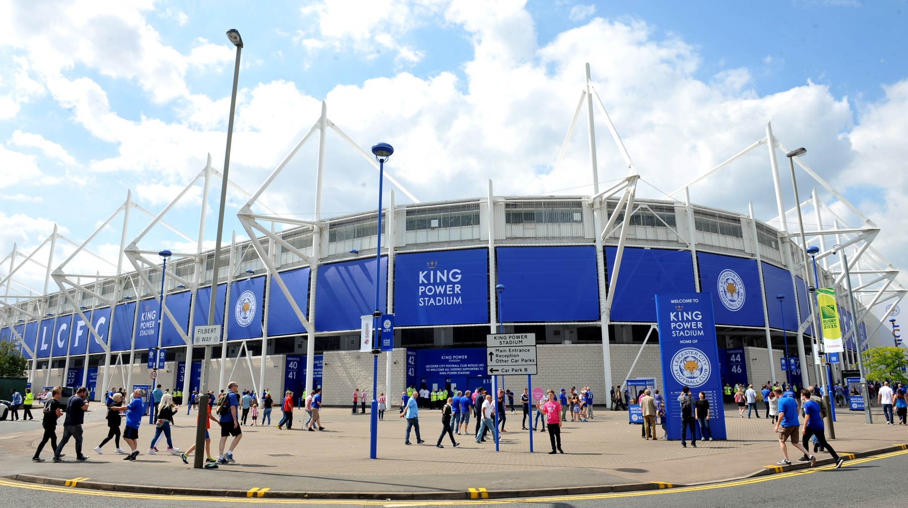 Leicester retira tr&ecirc;s indiv&iacute;duos do est&aacute;dio ap&oacute;s insultos homof&oacute;bicos na Premier League