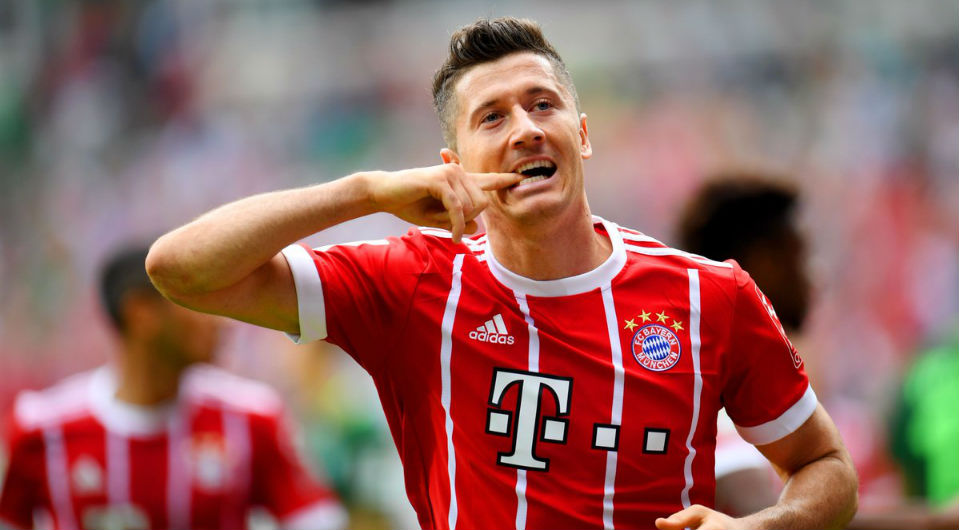 Lewandowski bateu no peito e, com dois belos gols, decidiu mais uma vez ao Bayern