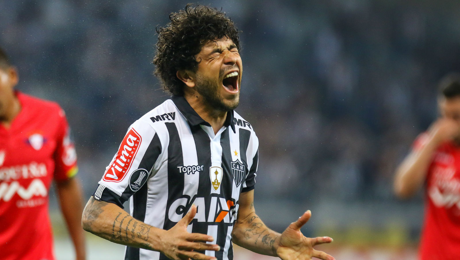 O desespero e a falta de inventividade acabaram por sufocar o Galo na Libertadores