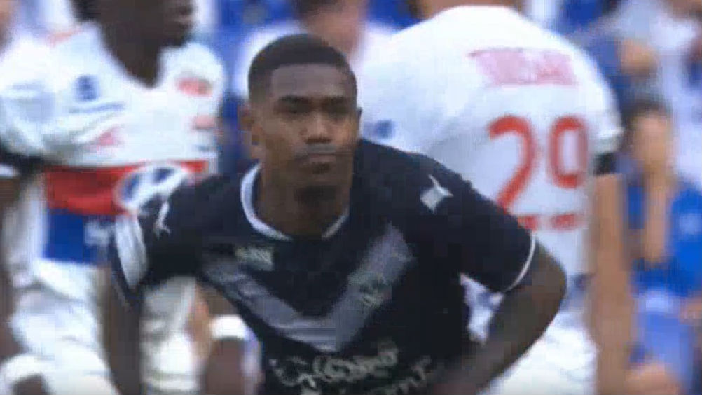 O movimentado Lyon 3 x 3 Bordeaux teve gola&ccedil;os de Fekir e Malcom