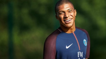 Mbappé viu o seu futuro no PSG e não perdeu a (segunda) chance de agarrá-lo