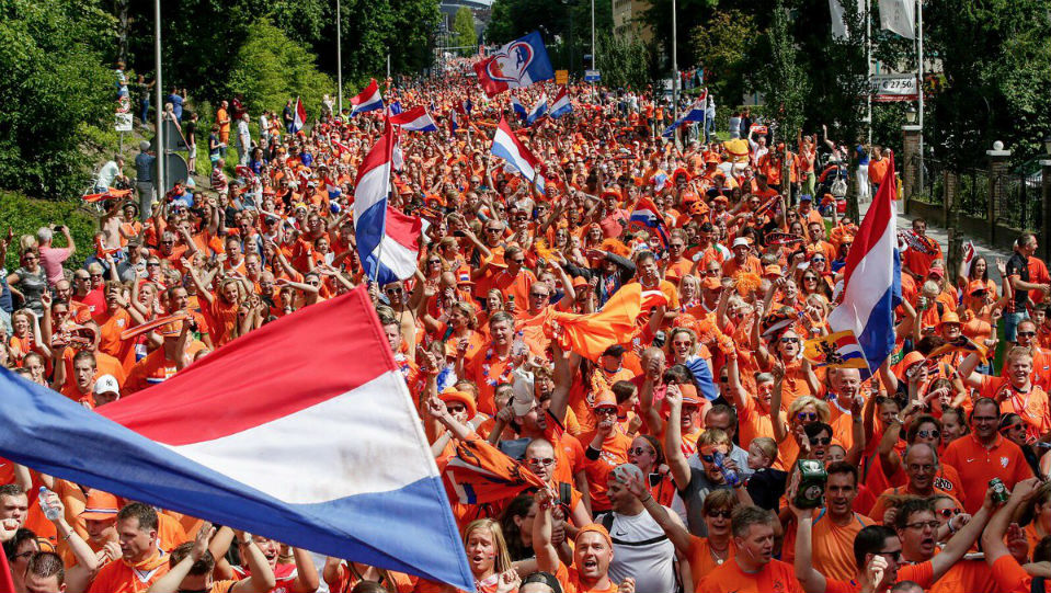 Foi assim que a torcida holandesa empurrou insanamente sua sele&ccedil;&atilde;o na conquista da Euro feminina