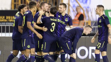 Sigurdsson tirou um golaço da cartola para definir a classificação do Everton na Liga Europa