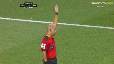 Torcida do Sporting vaiou e depois comemorou uso do VAR, com dois gols anulados nos acréscimos