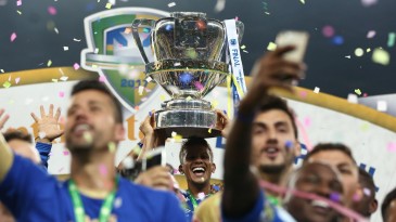 As imagens que ficarão na memória: Uma coleção de grandes fotografias do penta do Cruzeiro