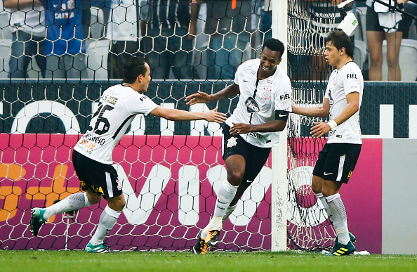 O Corinthians se deu uma m&atilde;o &ndash; al&eacute;m de outros darem