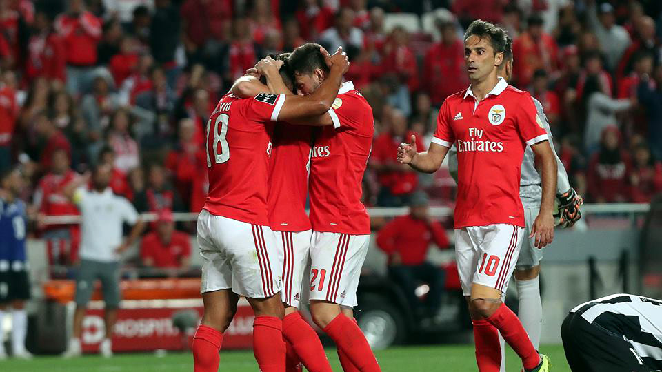 O gola&ccedil;o (sem querer?) de Andr&eacute; Almeida deu a vit&oacute;ria ao Benfica contra Portimonense