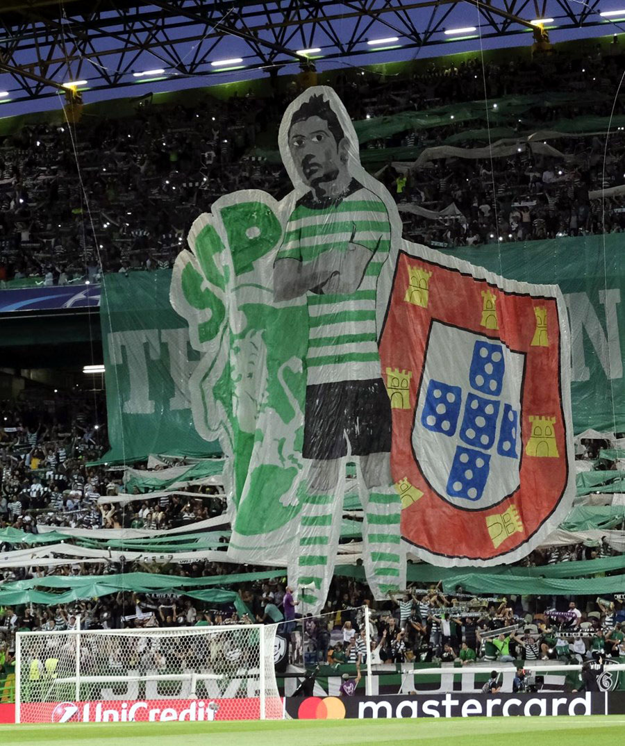 Cristiano Ronaldo homenageado pela torcida do Sporting