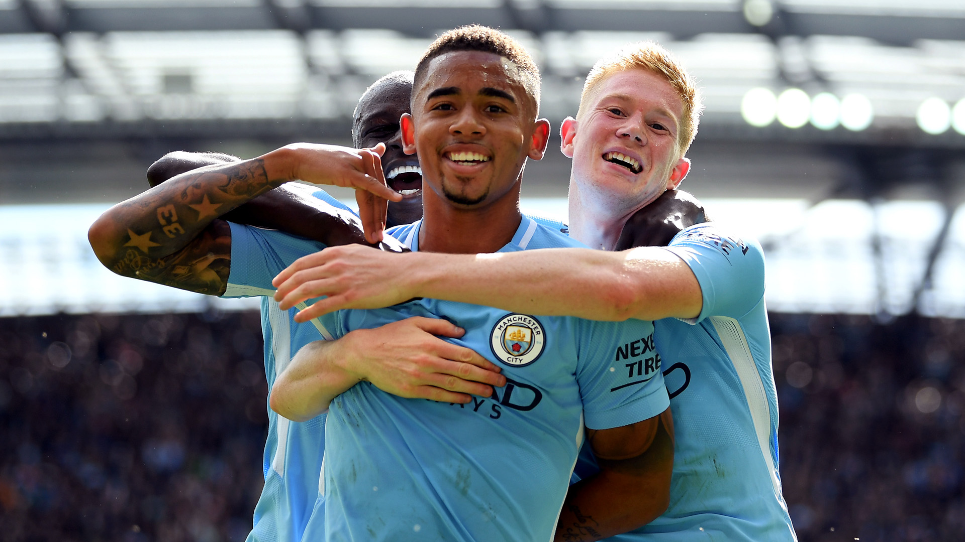 Manchester City aproveitou espa&ccedil;o na defesa do Liverpool (e o jogador a mais) para golear