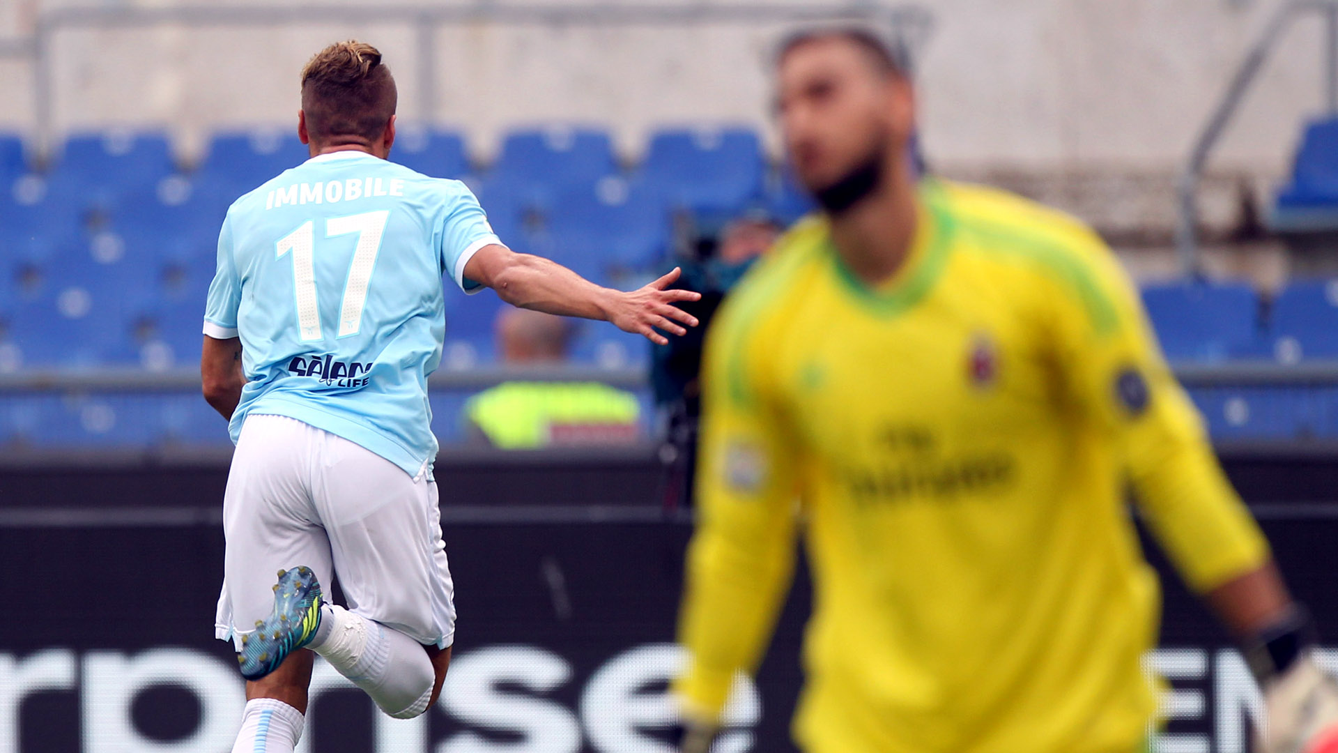 Lazio demoliu Milan de Bonucci e Donnarumma com tr&ecirc;s gols de Immobile