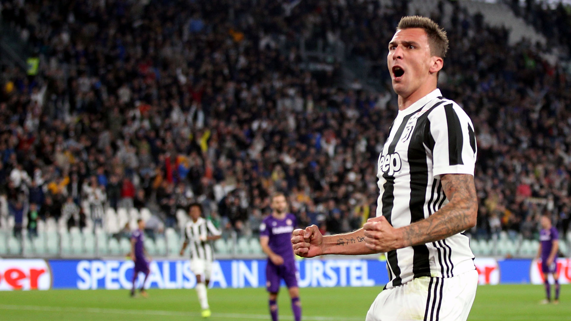 Juventus e Milan foram protocolares para vencerem Fiorentina e Spal na Serie A
