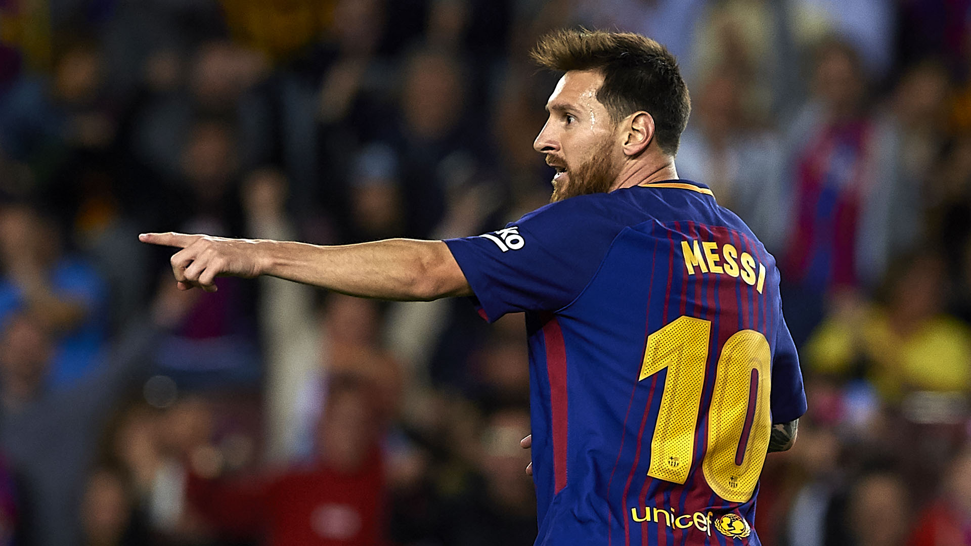 Barcelona melhora e, com Messi mais perto do gol, viu seu craque brilhar na goleada contra o Espanyol