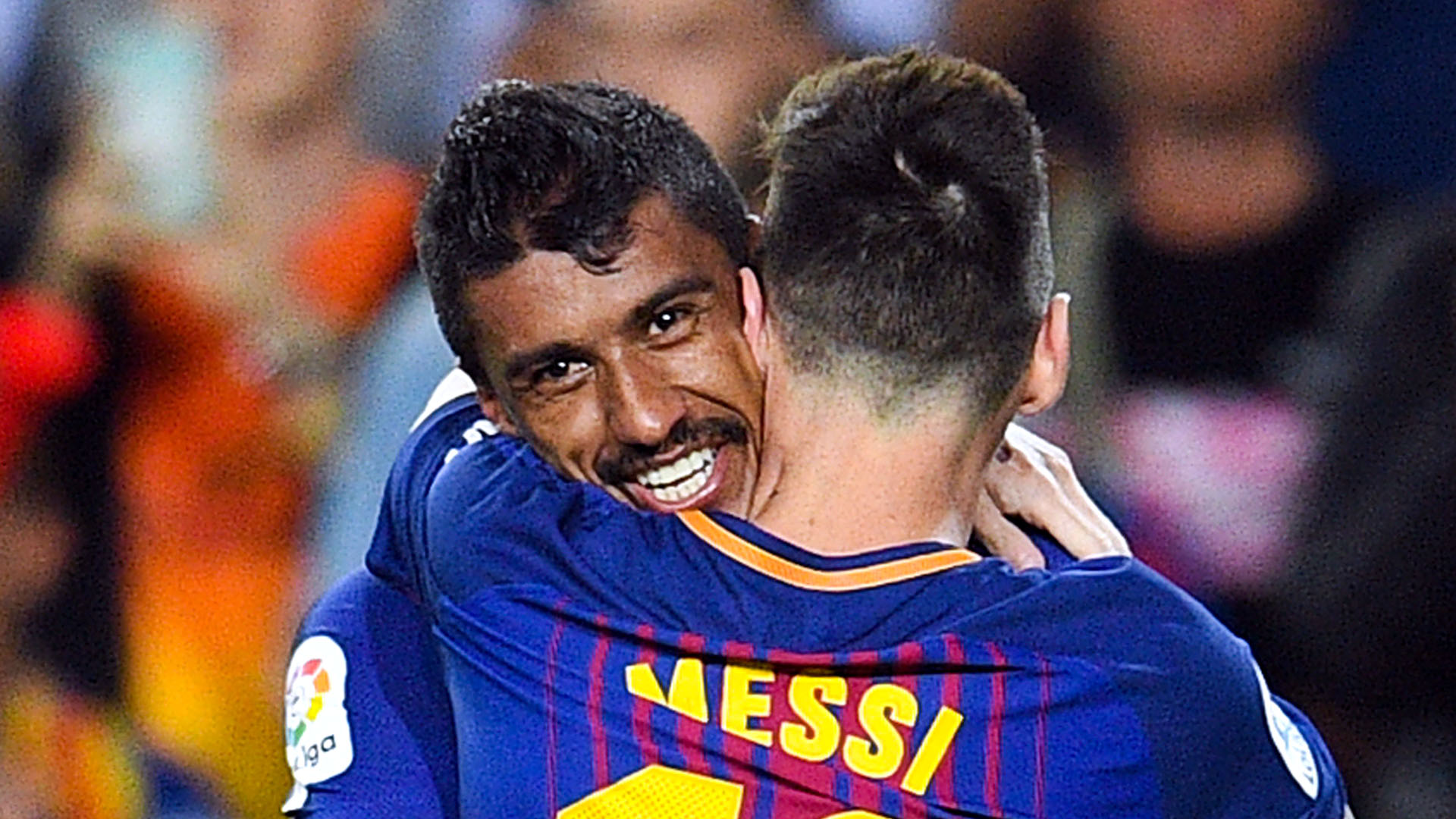 Denis Su&aacute;rez, do Barcelona: &ldquo;Paulinho chega ao ataque como um animal. &Eacute; incr&iacute;vel&rdquo;