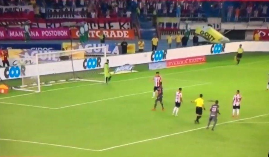 Por sorte, o Atletico Junior dispensou o p&ecirc;nalti de Teo Guti&eacute;rrez