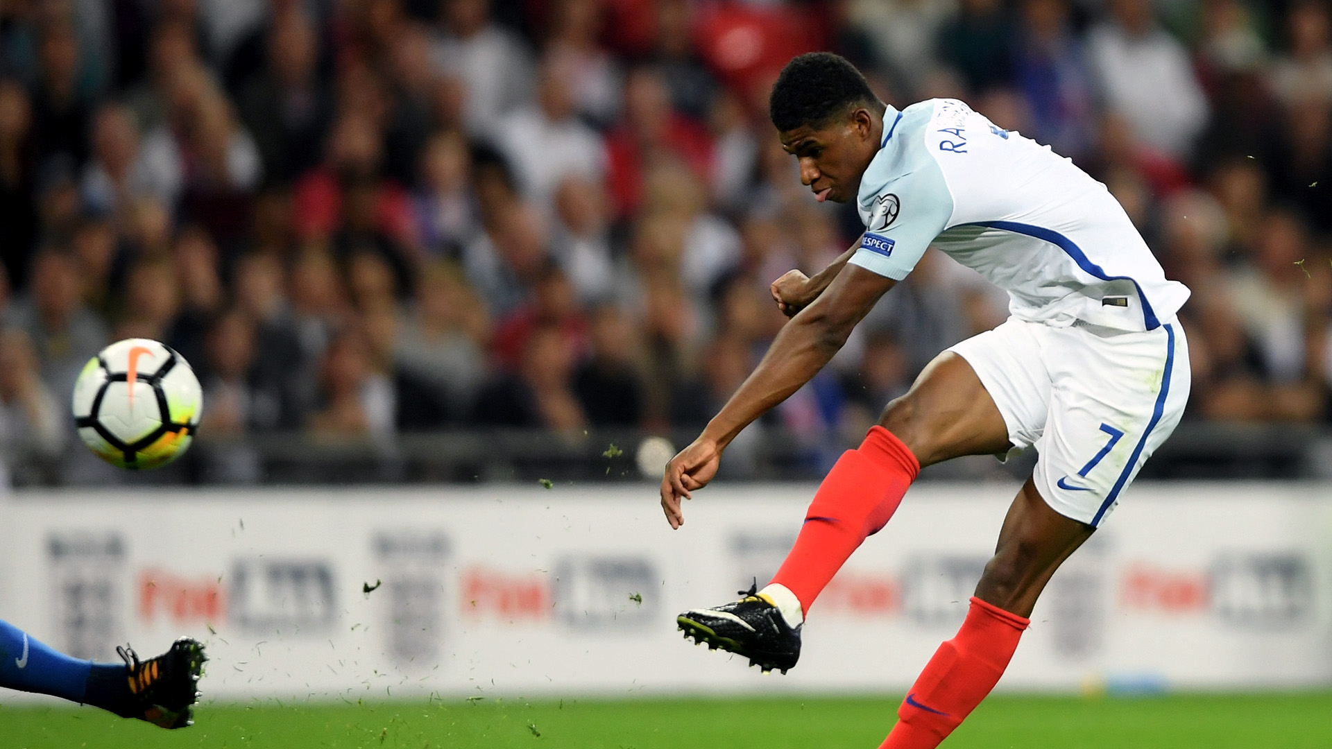 Antes de Inglaterra x Brasil, Rashford revela sua idolatria por Ronaldo: &ldquo;Via seus v&iacute;deos e tentava copi&aacute;-lo&rdquo;