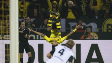 Auba infernal, pintura de Weigl, seis gols: Líder absoluto, Dortmund devora o Gladbach