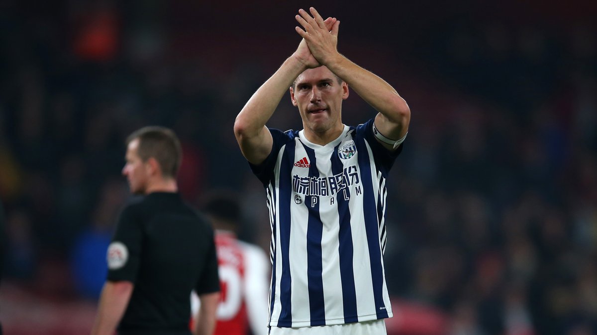 Uma fa&ccedil;anha: Barry supera Giggs e se torna o recordista em jogos pela Premier League