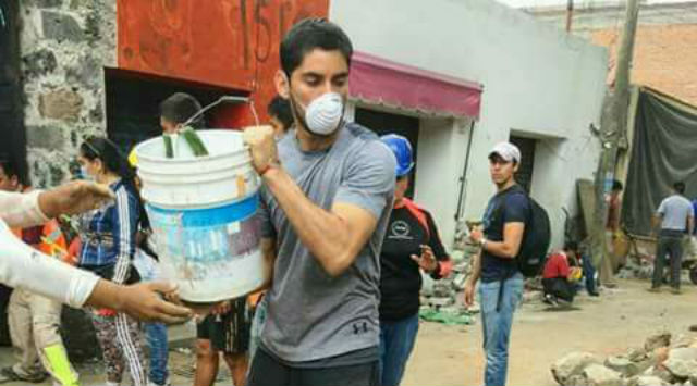Chicharito cria fundo de doa&ccedil;&otilde;es &agrave;s v&iacute;timas do terremoto e jogadores mexicanos se juntam &agrave;s equipes de apoio
