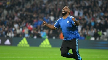A emoção deste torcedor ao marcar um gol no Vélodrome é o melhor retrato da paixão pelo futebol