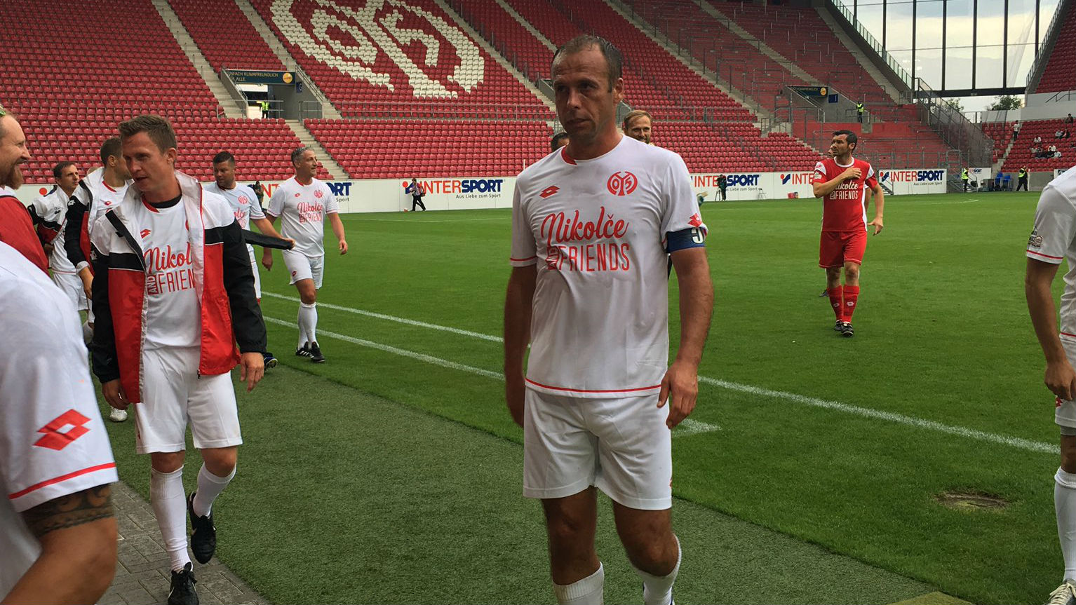 Com Klopp x Tuchel, Mainz homenageia seu ex-capit&atilde;o Nikolce Noveski