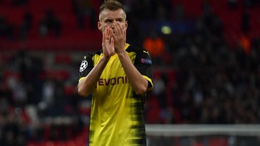 Toque de gênio de Yarmolenko resultou em um golaço de calcanhar na vitória do Dortmund