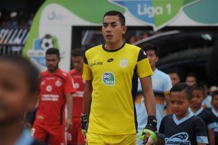 O Persela Lamongan aposentou a camisa 1 para eternizar Choirul Huda